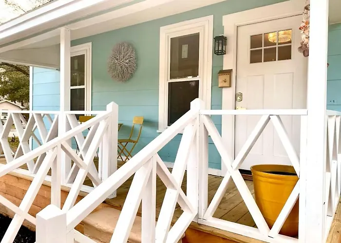 The Cozy Cottage- Close To Everything! Pensacola