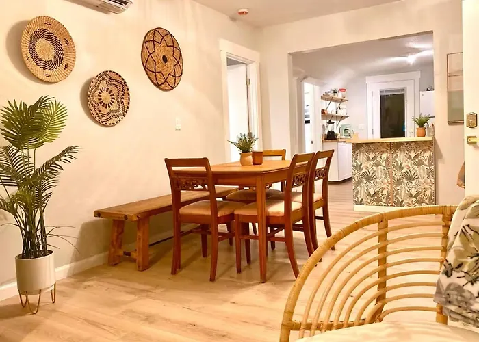 The Cozy Cottage- Close To Everything! Pensacola