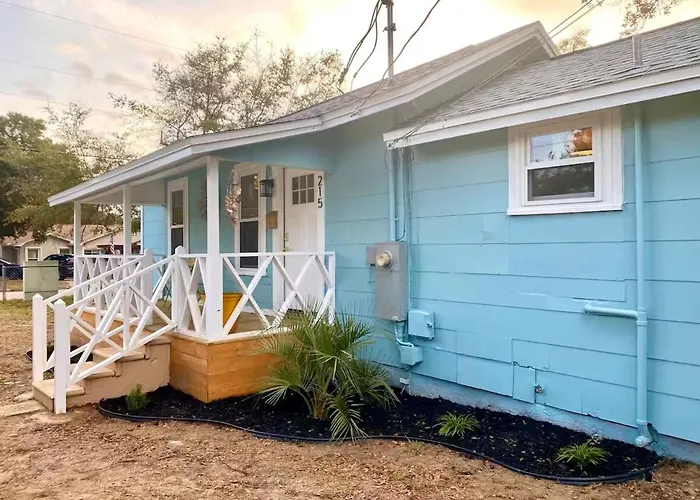 The Cozy Cottage- Close To Everything!